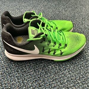 Nike Zoom Pegasus 33 Green and Black Athletic Running Shoes - Men Size 13